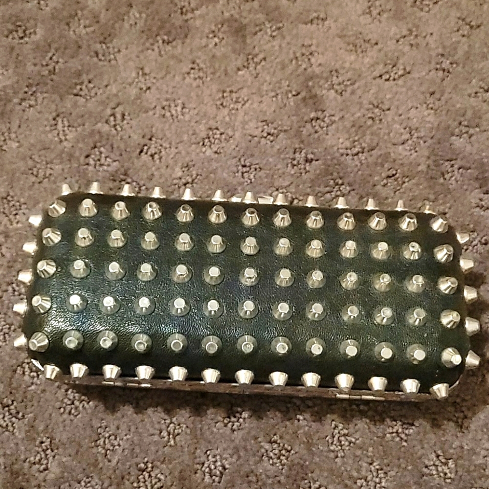 Forever 21 black clutch